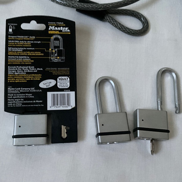 MASTERLOCK 3 Keyed Locks & Two 6 Ft. Steel Cables - Picture 4 of 4